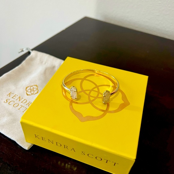 Elegant Kendra Scott gold cuff - Picture 1 of 2